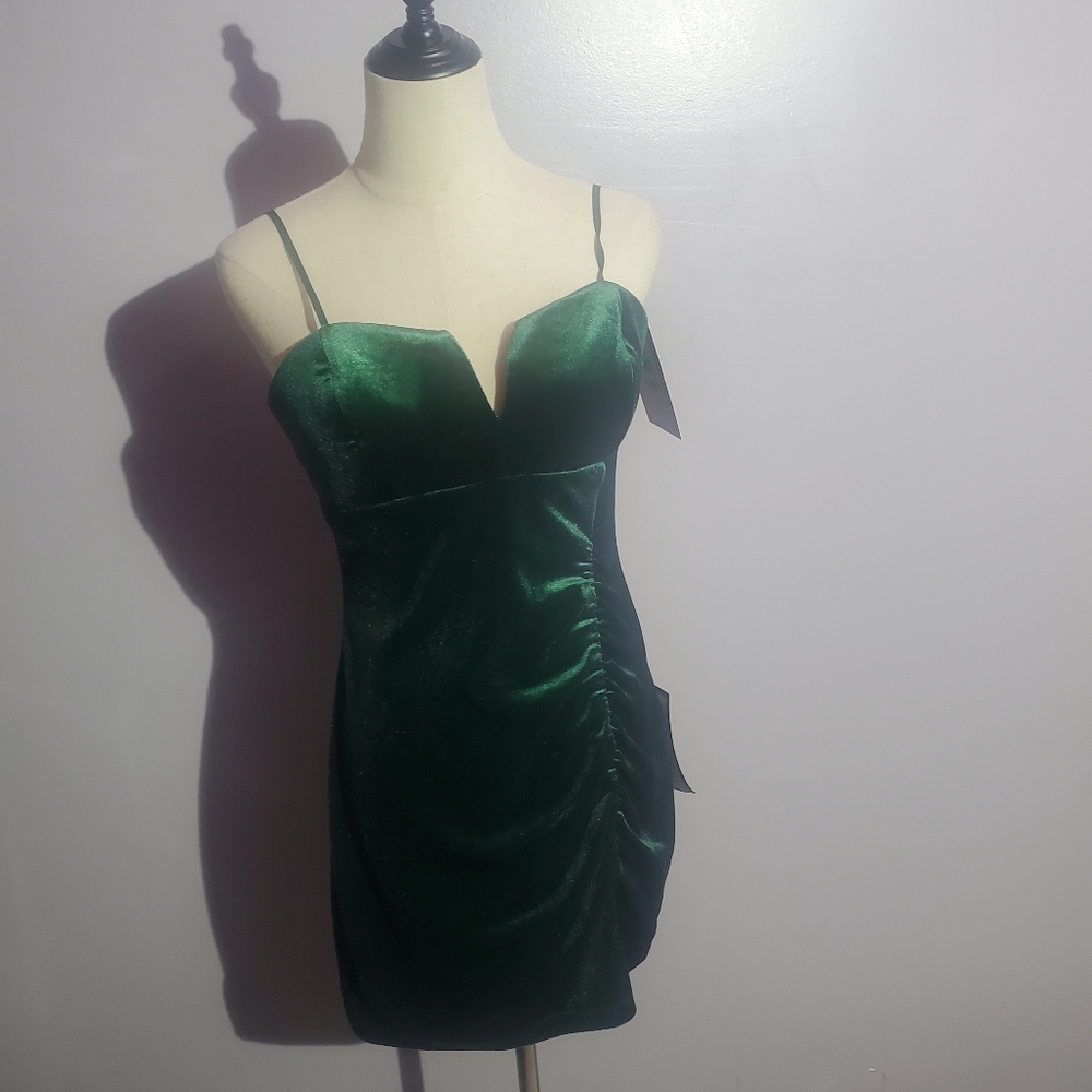 Emerald sundae green velvet sleeveless mini dress